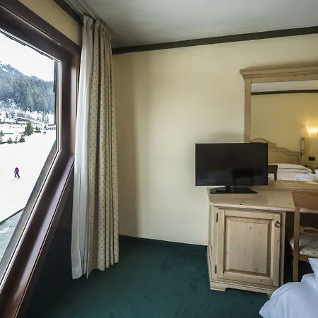 Ξενοδοχείο Th Pila 3*