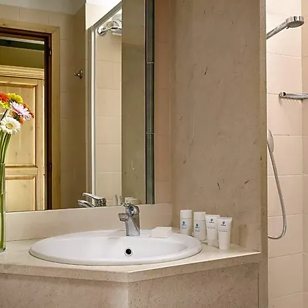 Hotel Th Pila